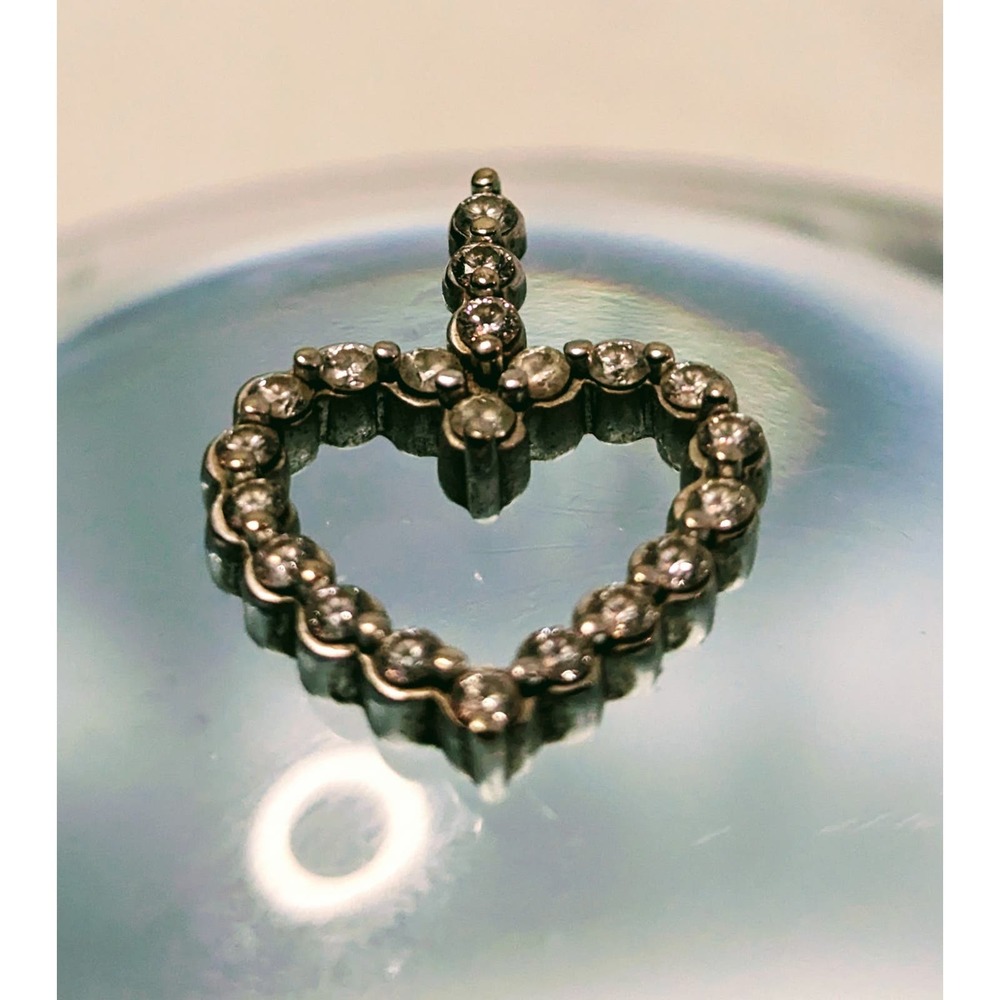 Vintage Rosy Blue Jewelry Inc 21 Diamond 18k White Gold Heart Pendant Valentine